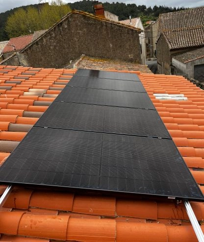 Installation de panneaux solaires sur tuiles maçonnées