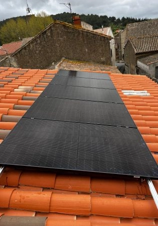 Installation de panneaux solaires sur tuiles maçonnées