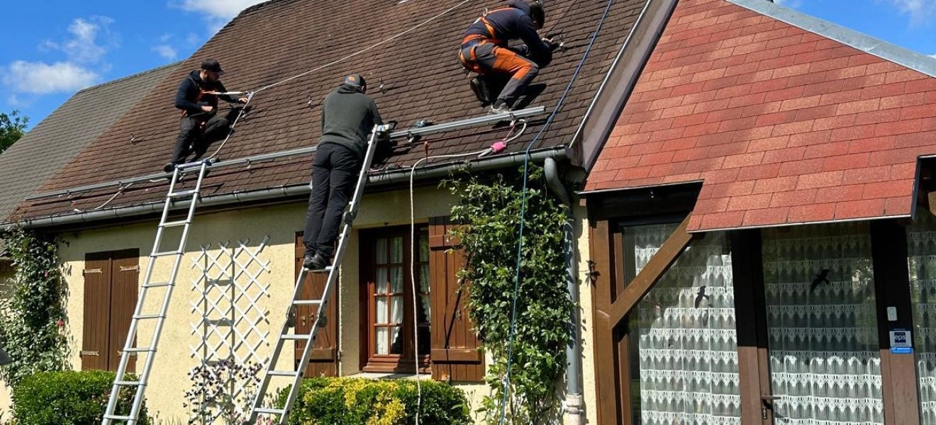 Pose sur une toiture en ardoise