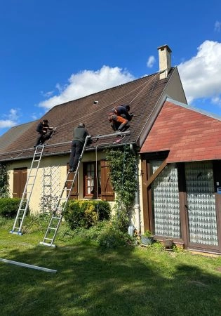 Pose sur une toiture en ardoise